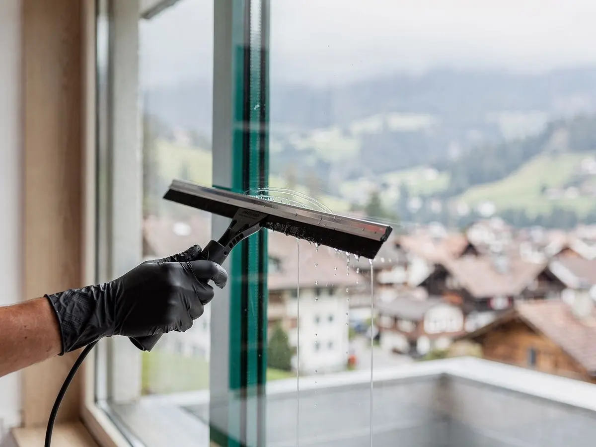 Symbolbild: Fensterreinigung